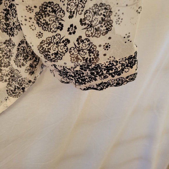 LC Lauren Conrad XL Blouse Cream Black Floral Longsleeve Sheer Button Up - Picture 3 of 16